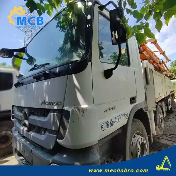 No. 240709P527, 2014 Zoomlion 52m concrete pump truck