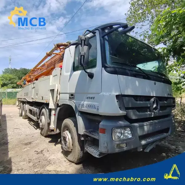 No. 240709P527, 2014 Zoomlion 52m concrete pump truck