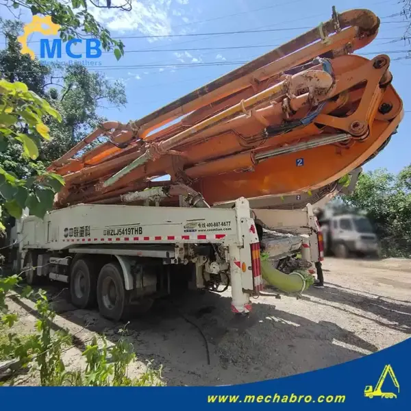 No. 240709P527, 2014 Zoomlion 52m concrete pump truck