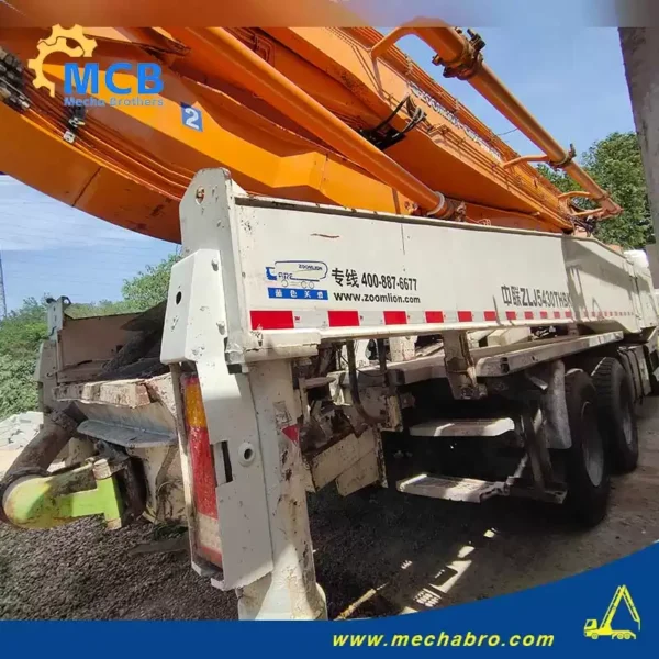 No. 240724P534, 2013 Zoomlion 56m concrete pump truck