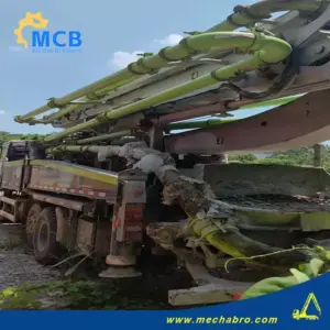 No. 240829P563, 2021 Zoomlion 40m concrete pump truck