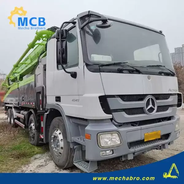 No. 250214P668, 2013 Zoomlion 52m Concrete Pump Truck