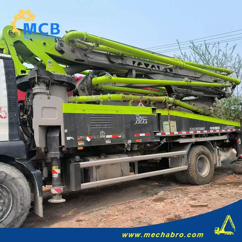 Original Mechabro field photo of the 2023 Zoomlion concrete pump truck 38m, showing its folded boom and two-axle SITRAK chassis