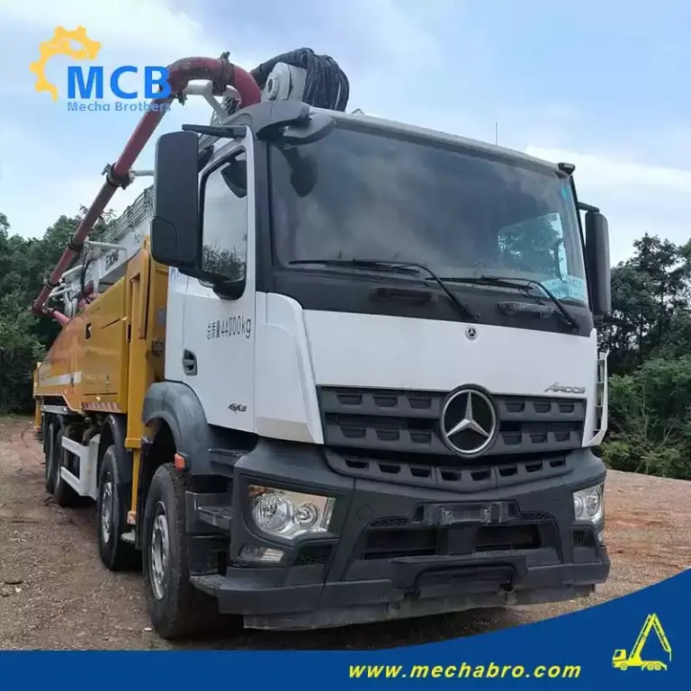 Original Mechabro field photo of the 2021 XCMG pump truck 58m, showing the Mercedes-Benz Arocs cab and folded boom