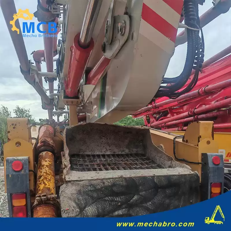 used concrete pump truck hopper and cleanout inspection view from Mechabro