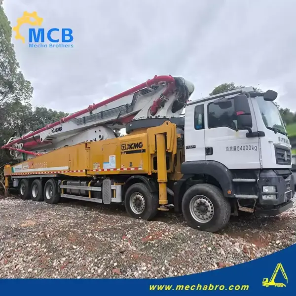 Used concrete pump truck outrigger and folded boom on Mechabro record 250724P752
