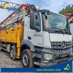 رقم 251114P784، شاحنة ضخ الخرسانة طراز XCMG 2020 بطول 58 مترًا