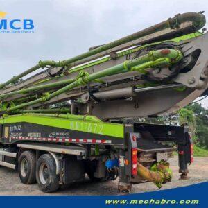 Original Mechabro field photo: rear view of the 2020 Zoomlion 56m new arrival Original Mechabro field photo showing the folded boom and rear of the newly acquired 2020 Zoomlion concrete pump truck