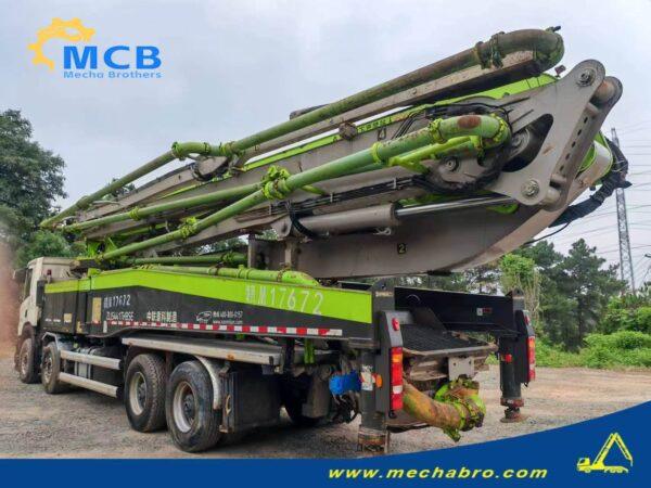 Original Mechabro field photo: rear view of the 2020 Zoomlion 56m new arrival Original Mechabro field photo showing the folded boom and rear of the newly acquired 2020 Zoomlion concrete pump truck