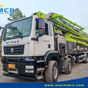 2022 Zoomlion 61.2m SITRAK pump truck — front-left view 2022 Zoomlion 61.2m concrete pump truck on SITRAK C7H chassis, front-left view
